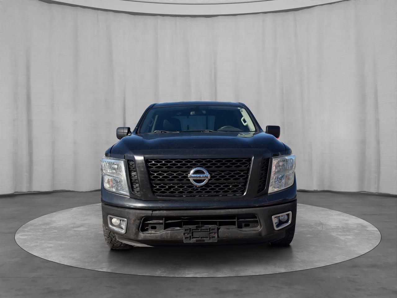 2017 Nissan Titan 4WD Crew Cab S Photo