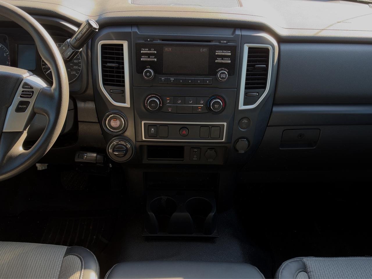 2017 Nissan Titan 4WD Crew Cab S Photo