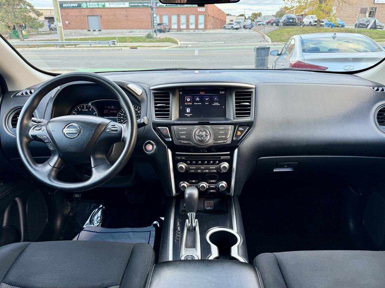 2018 Nissan Pathfinder CERTIFIED .. ONE OWNER Photo