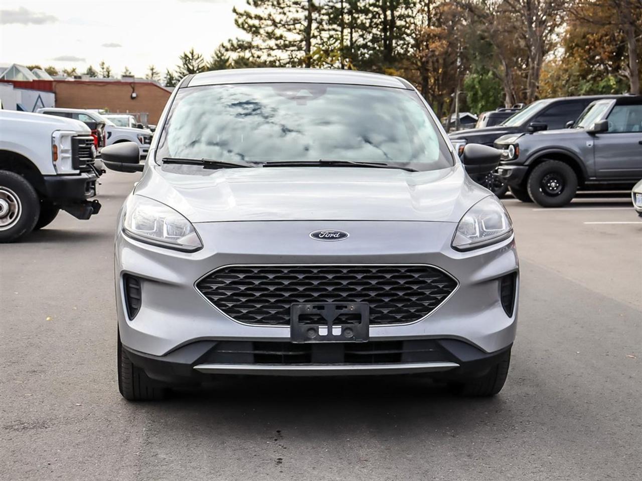 2022 Ford Escape SE Hybrid AWD Photo2