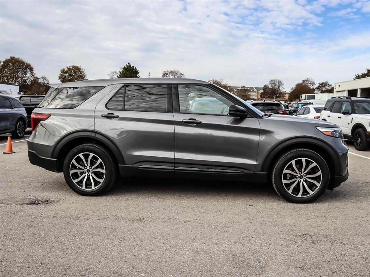 2022 Ford Explorer ST 4WD Photo