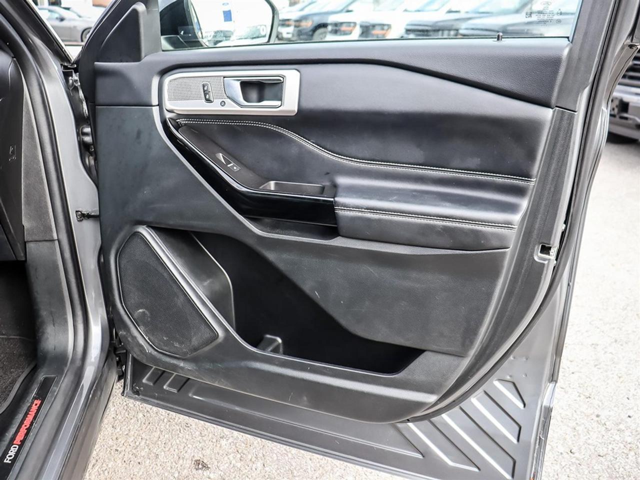 2022 Ford Explorer ST 4WD Photo