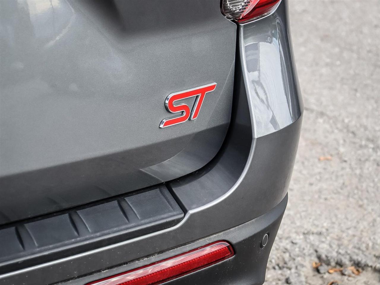2022 Ford Explorer ST 4WD Photo