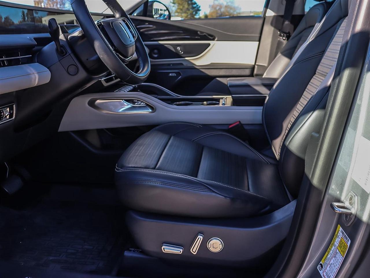 2025 Lincoln Nautilus Reserve AWD Photo