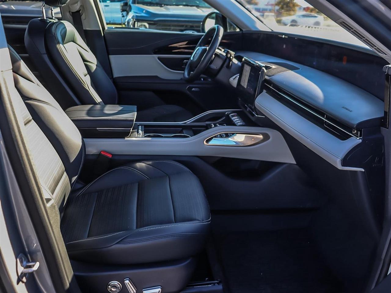 2025 Lincoln Nautilus Reserve AWD Photo