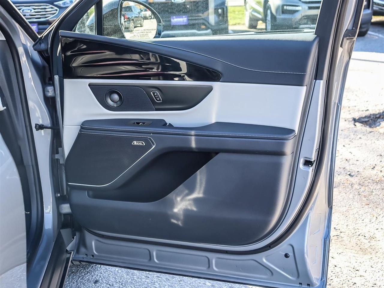 2025 Lincoln Nautilus Reserve AWD Photo