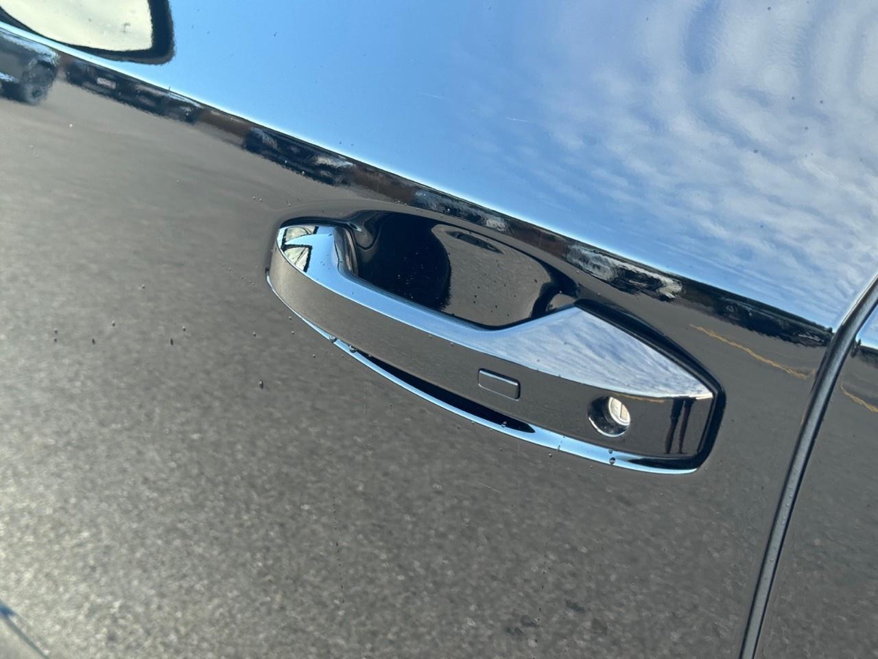 2027 Nissan Murano Dark Armor AWD Photo