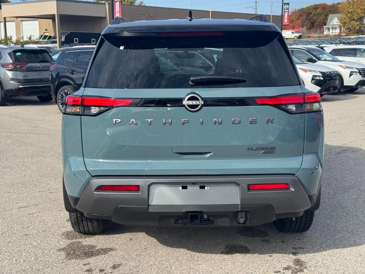 2026 Nissan Pathfinder Platinum 4WD Photo4