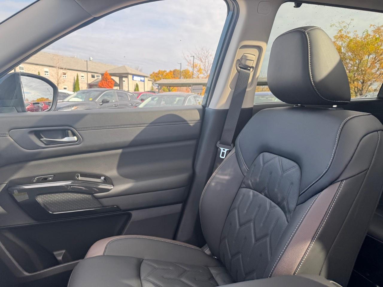 2026 Nissan Pathfinder Platinum 4WD Photo