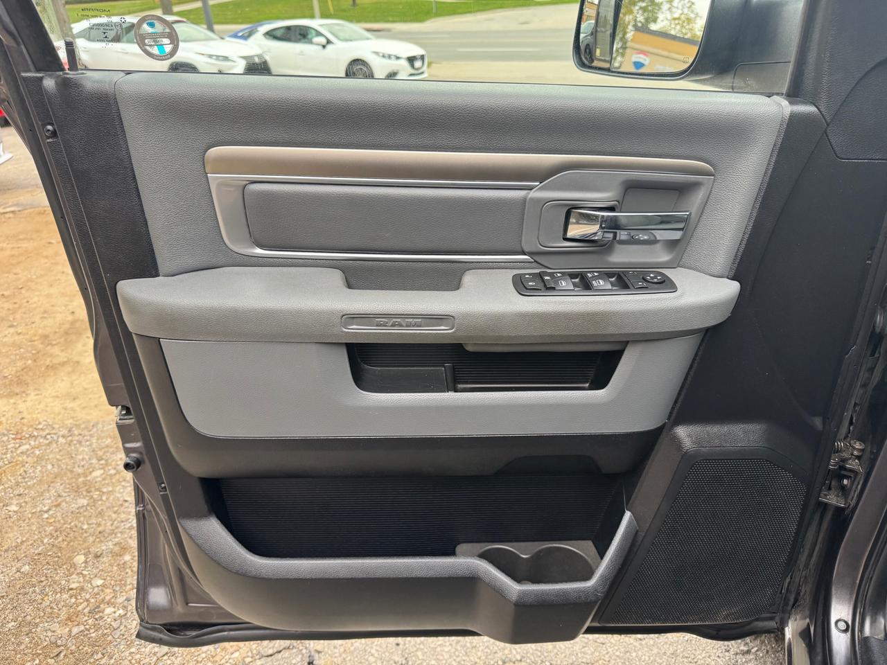 2015 RAM 1500 SLT CLEAN TRUCK | ONE OWNER | ACCIDENT FREE | KROWNED YEARLY Photo