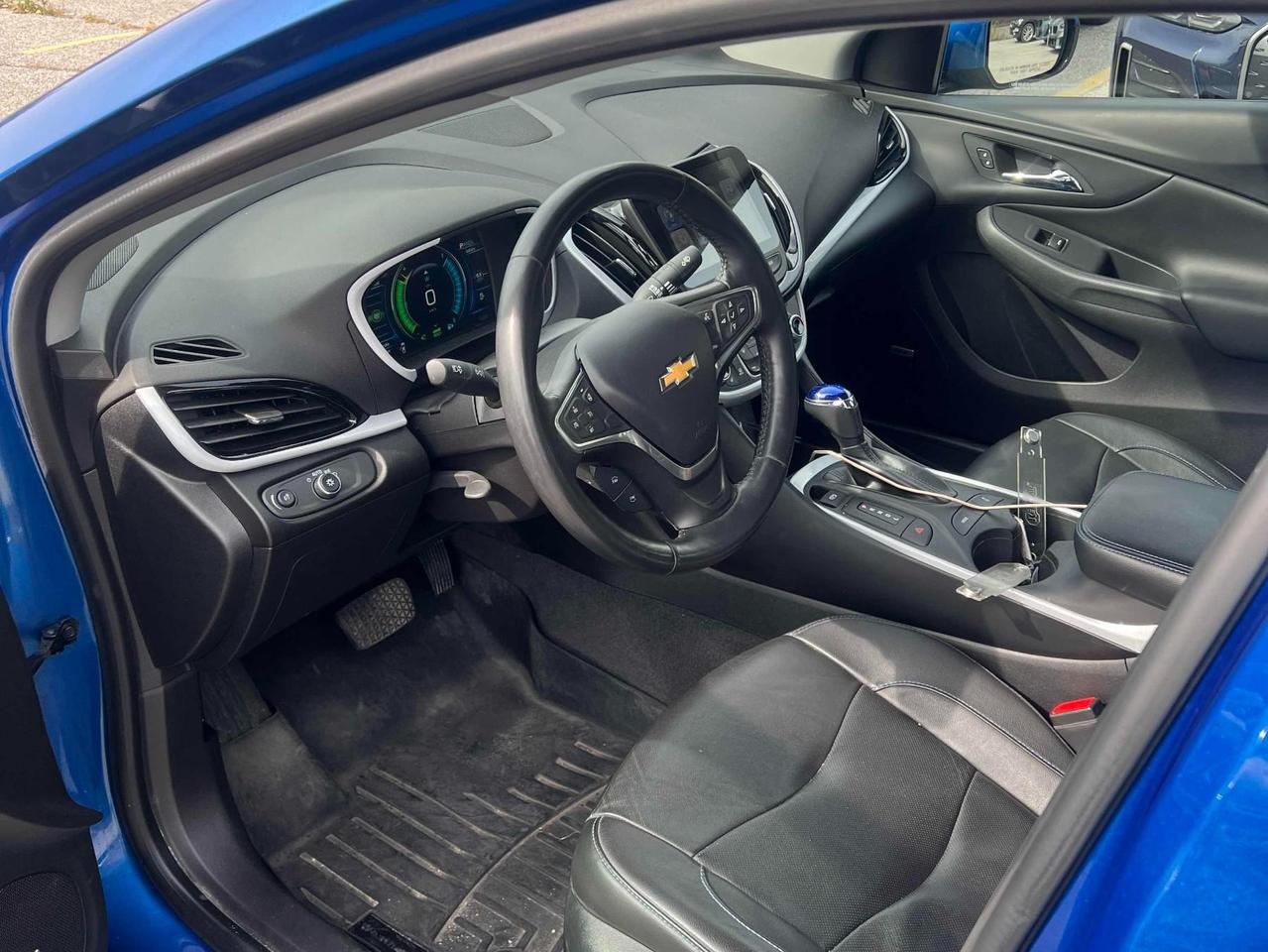 2017 Chevrolet Volt LT PHEV | Leather | BOSE | One Owner | Accident Free Photo4