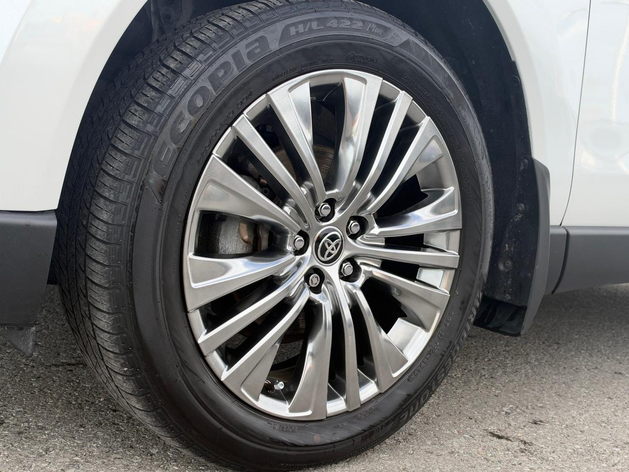 2023 Toyota Venza Limited LIMITED-ONE OWNER+DLR SERVICED! Photo