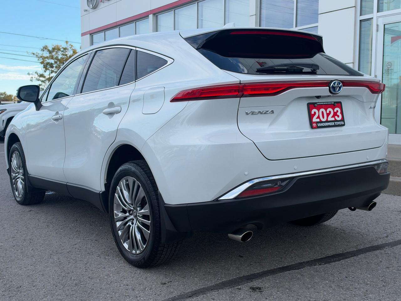 2023 Toyota Venza Limited LIMITED-ONE OWNER+DLR SERVICED! Photo4