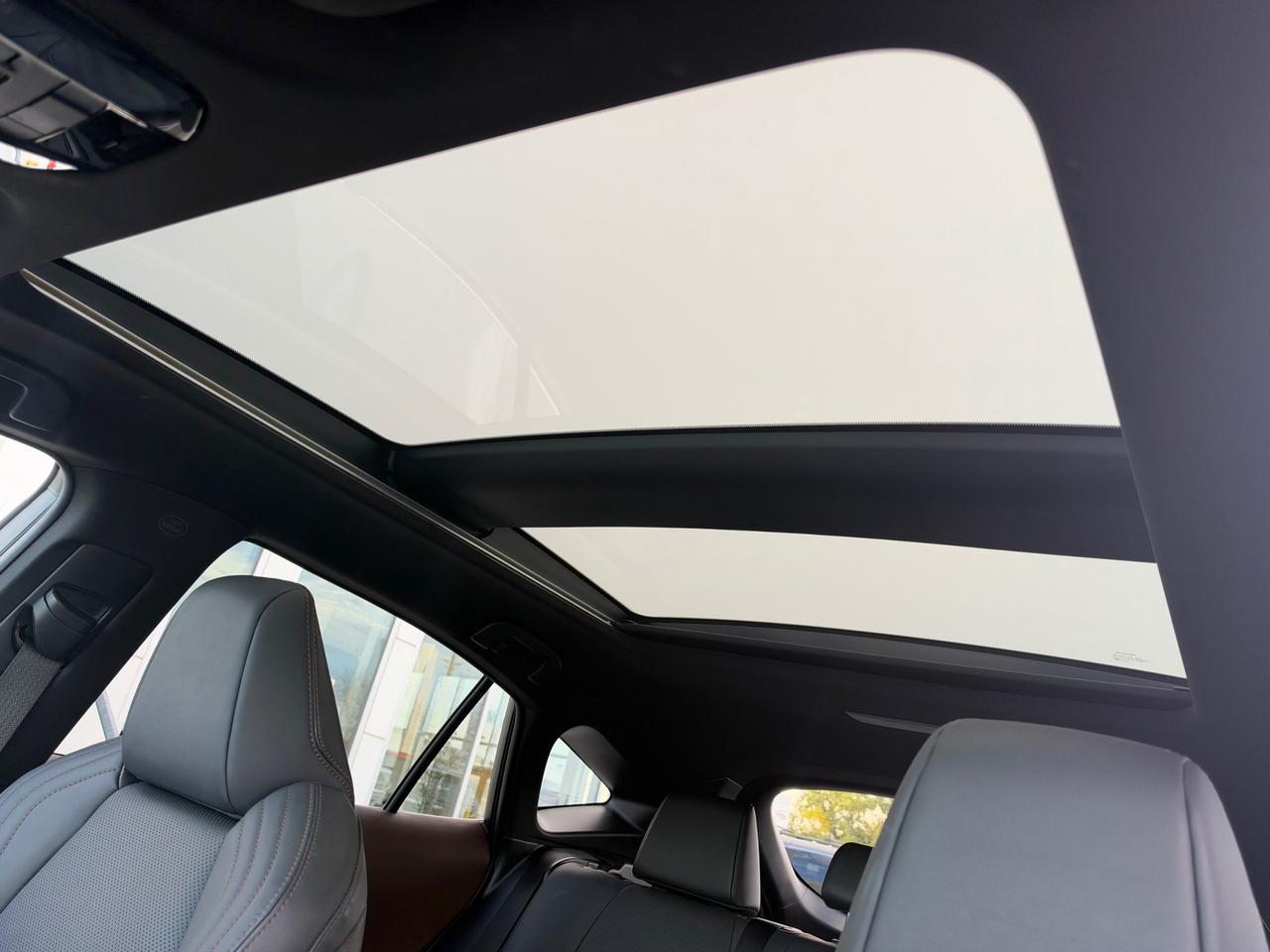 2023 Toyota Venza Limited LIMITED-ONE OWNER+DLR SERVICED! Photo