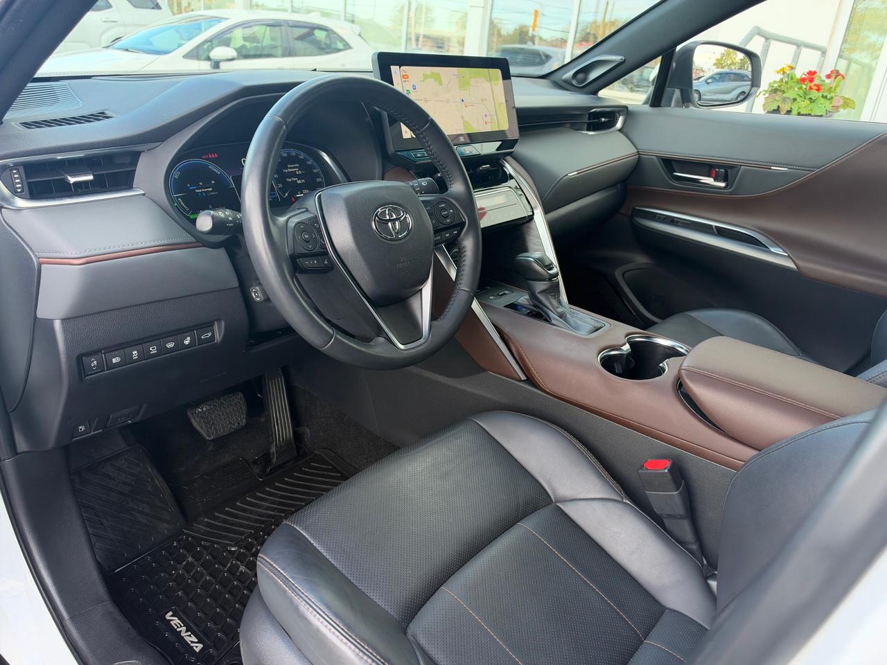2023 Toyota Venza Limited LIMITED-ONE OWNER+DLR SERVICED! Photo
