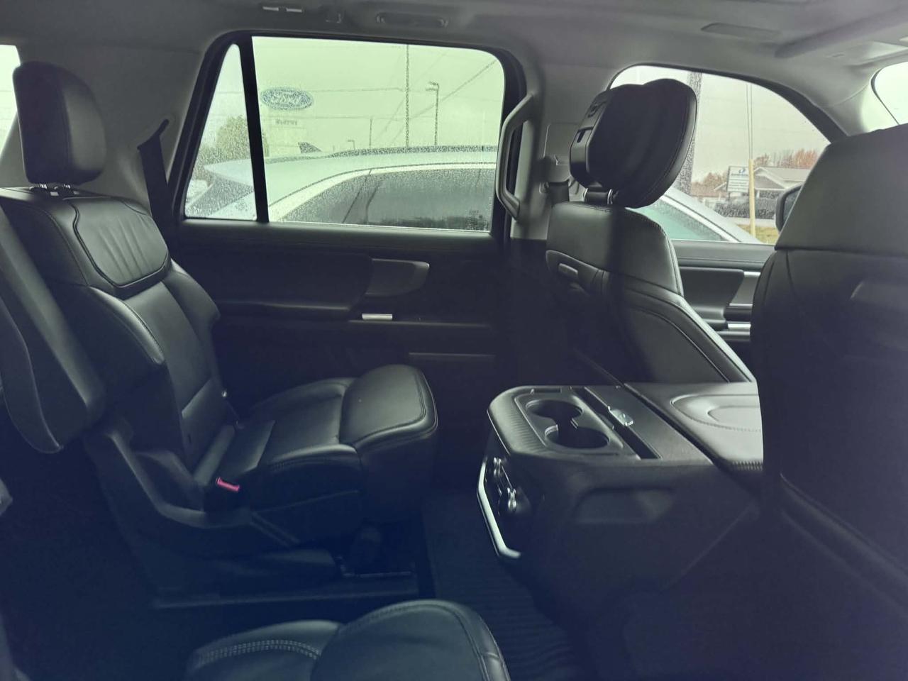 2026 Ford Expedition Platinum Max Photo3