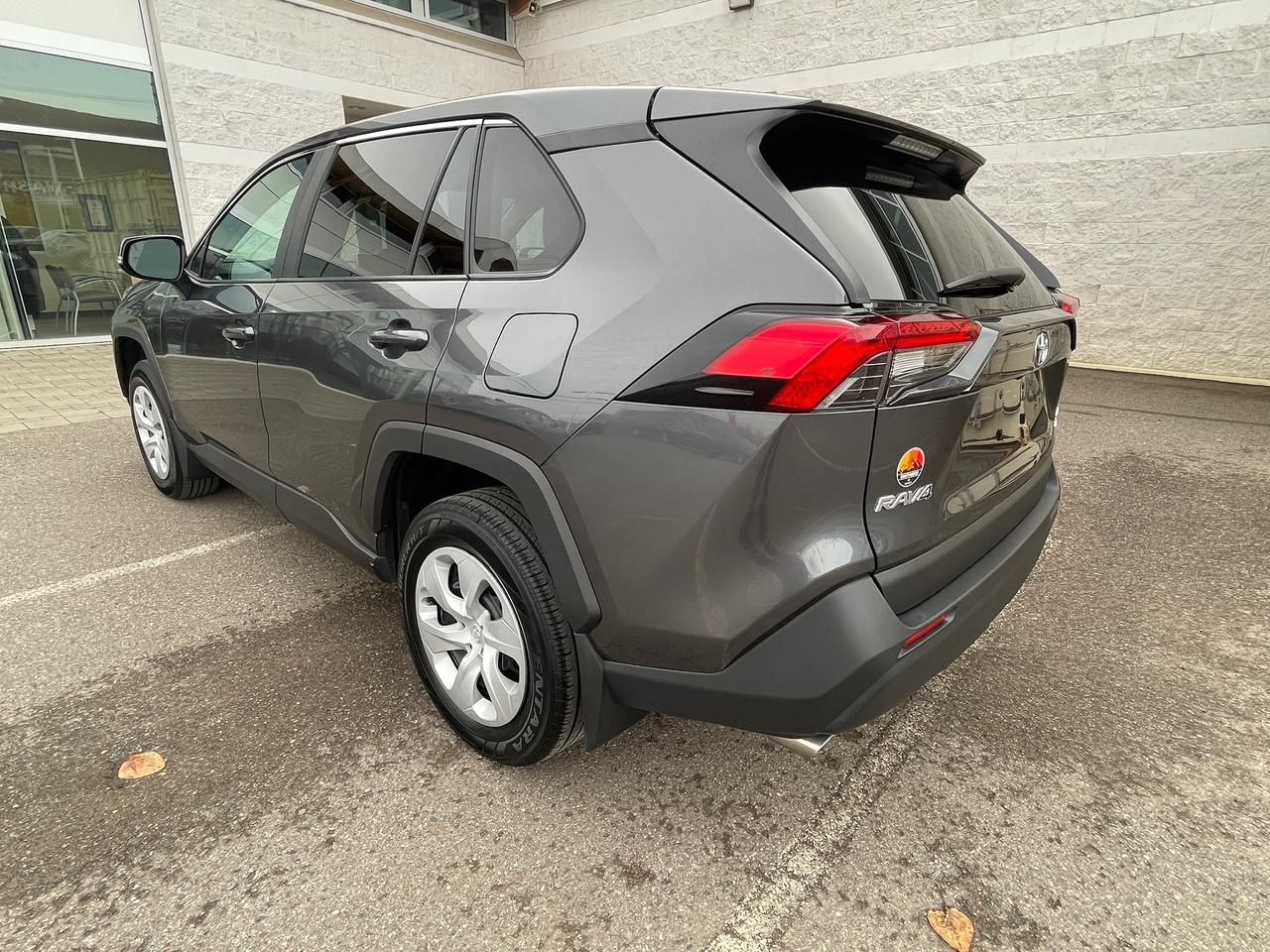 2024 Toyota RAV4 LE Photo2