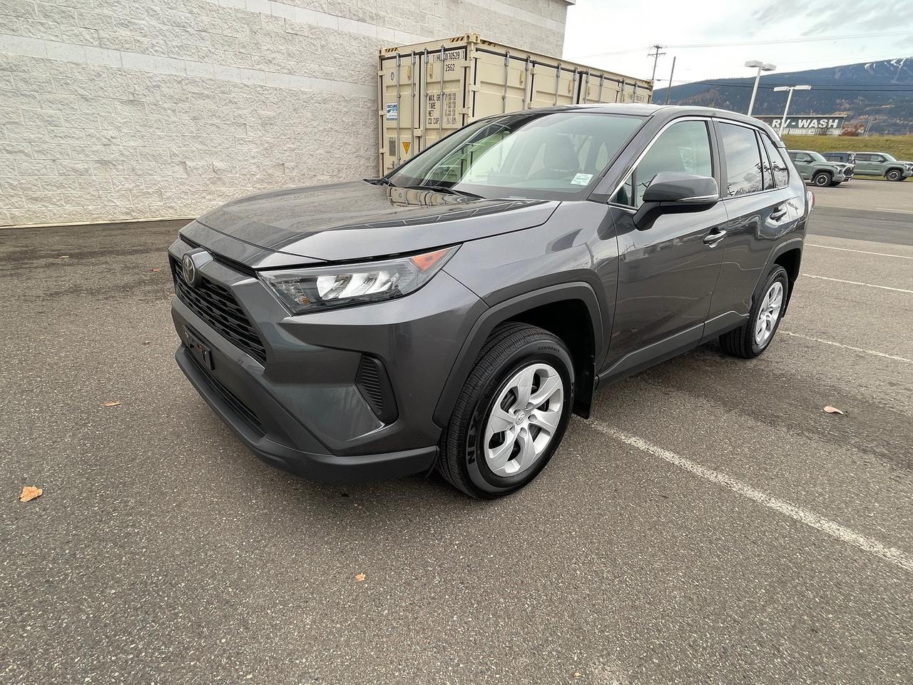2024 Toyota RAV4 LE Photo0