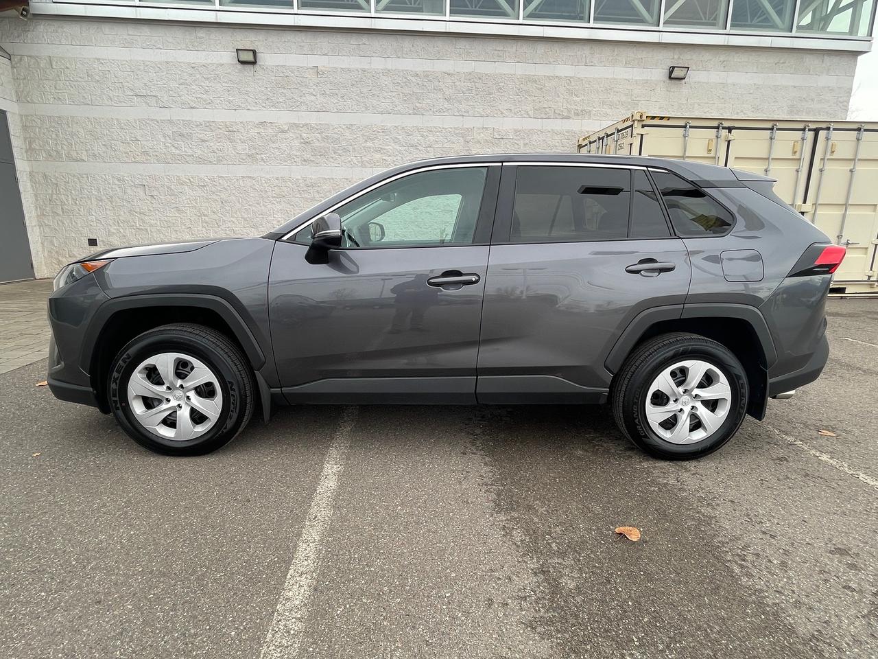 2024 Toyota RAV4 LE Photo4