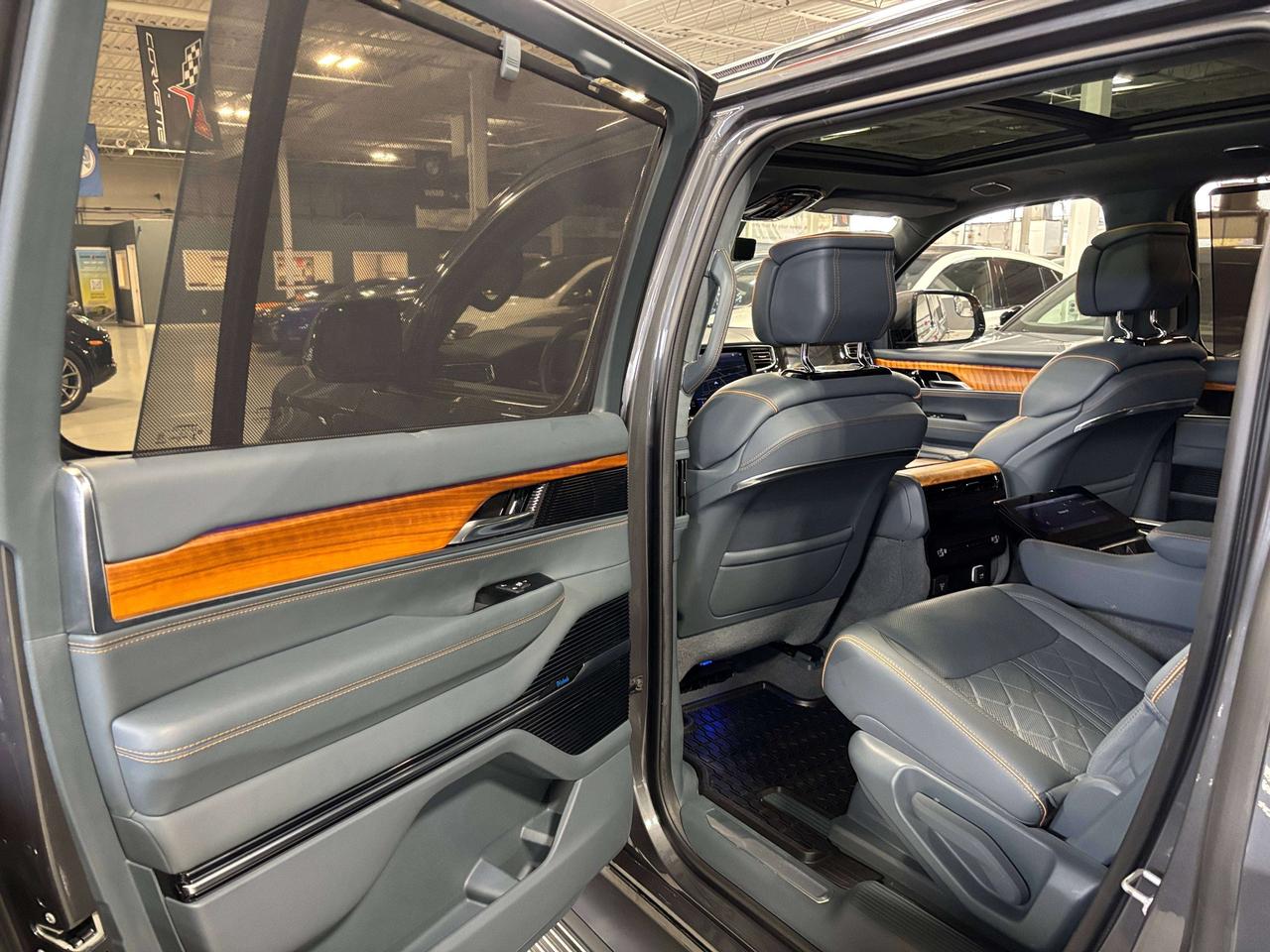 2022 Jeep Grand Wagoneer Series III 4x4|FAMCAM|7PASS|MASSAGE|WOOD|BLUESEATS Photo