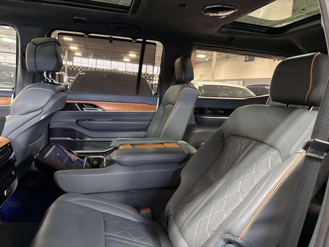 2022 Jeep Grand Wagoneer Series III 4x4|FAMCAM|7PASS|MASSAGE|WOOD|BLUESEATS Photo