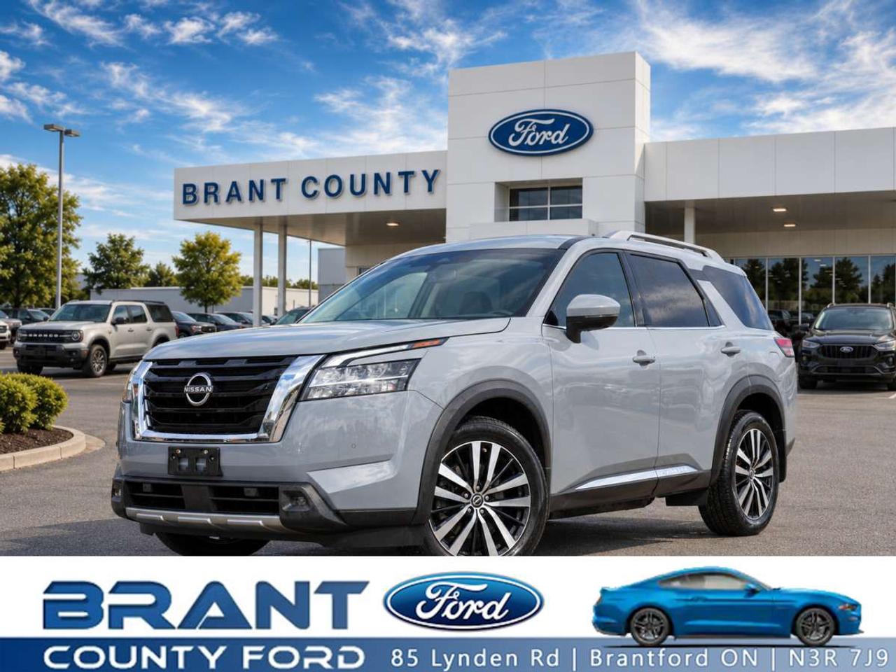 2024 Nissan Pathfinder PLATINUM 4WD 7 PASSENGER POWER LIFT GATE Photo