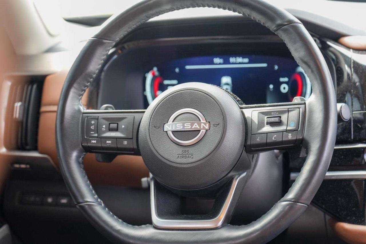 2024 Nissan Pathfinder PLATINUM 4WD 7 PASSENGER POWER LIFT GATE Photo