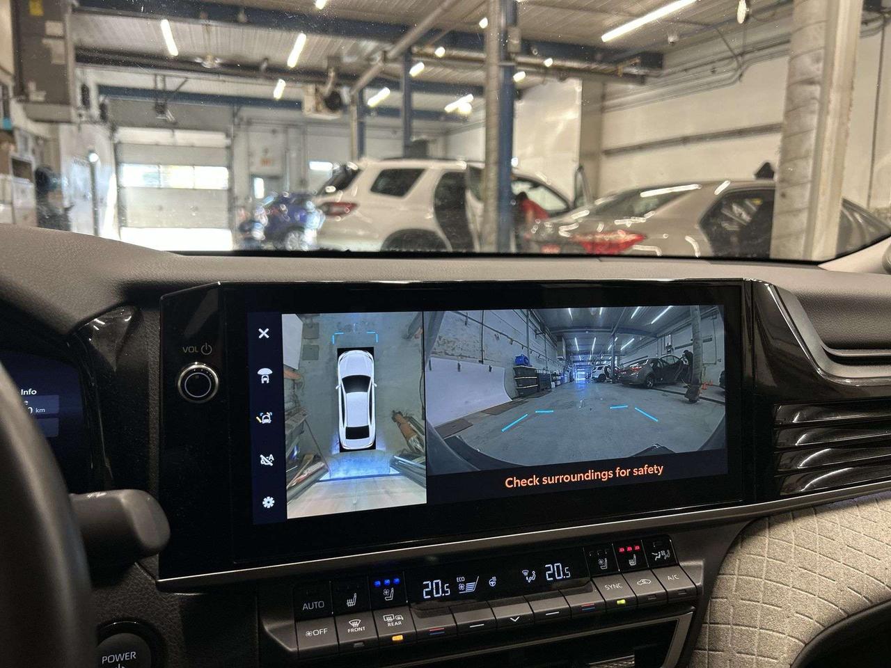 2025 Toyota Camry XLE AWD | LEATHER | PANO ROOF | 360 CAM | CARPLAY Photo3