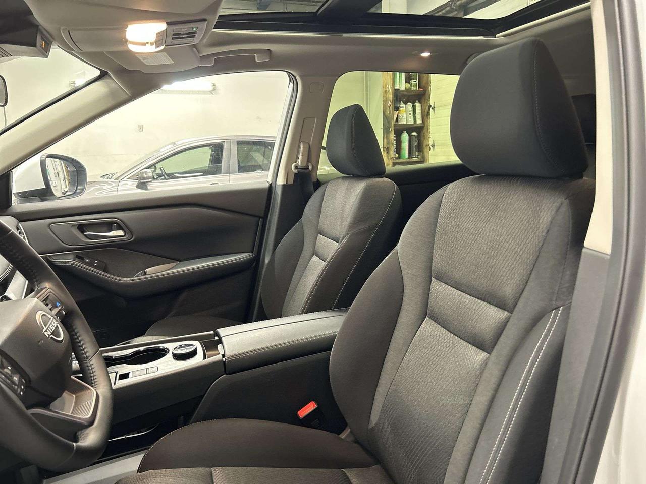2026 Nissan Rogue SV AWD | PANO ROOF | HTD SEATS | CARPLAY | ALLOYS Photo