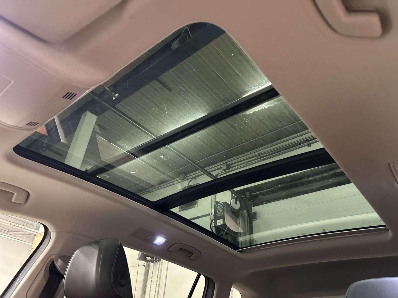 2019 Volkswagen Tiguan COMFORTLINE AWD | LEATHER | PANO ROOF | CARPLAY Photo