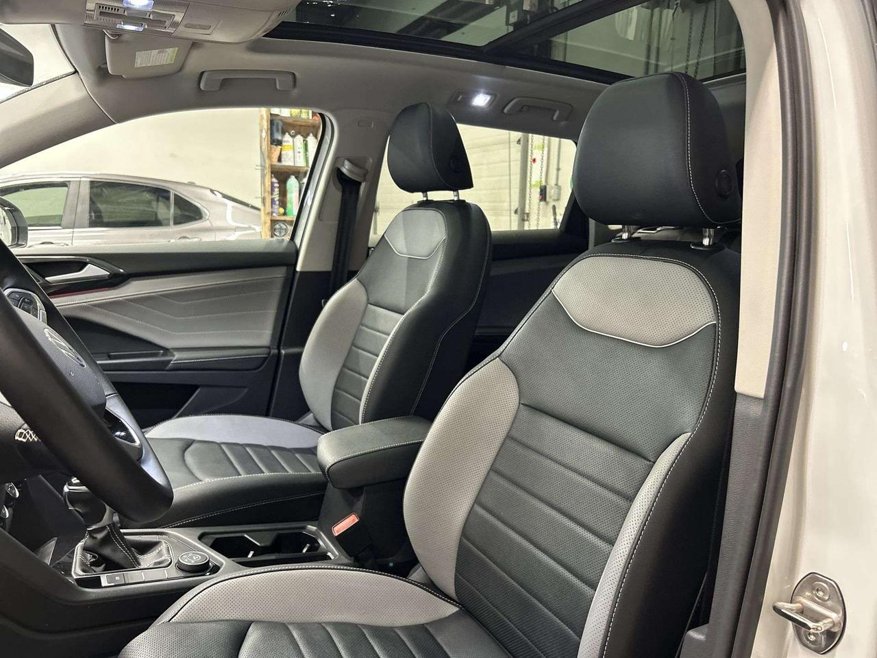 2024 Volkswagen Taos HIGHLINE AWD | LEATHER | PANO ROOF | CARPLAY | A/C Photo