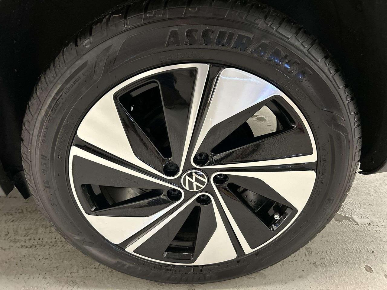 2024 Volkswagen Taos HIGHLINE AWD | LEATHER | PANO ROOF | CARPLAY | A/C Photo