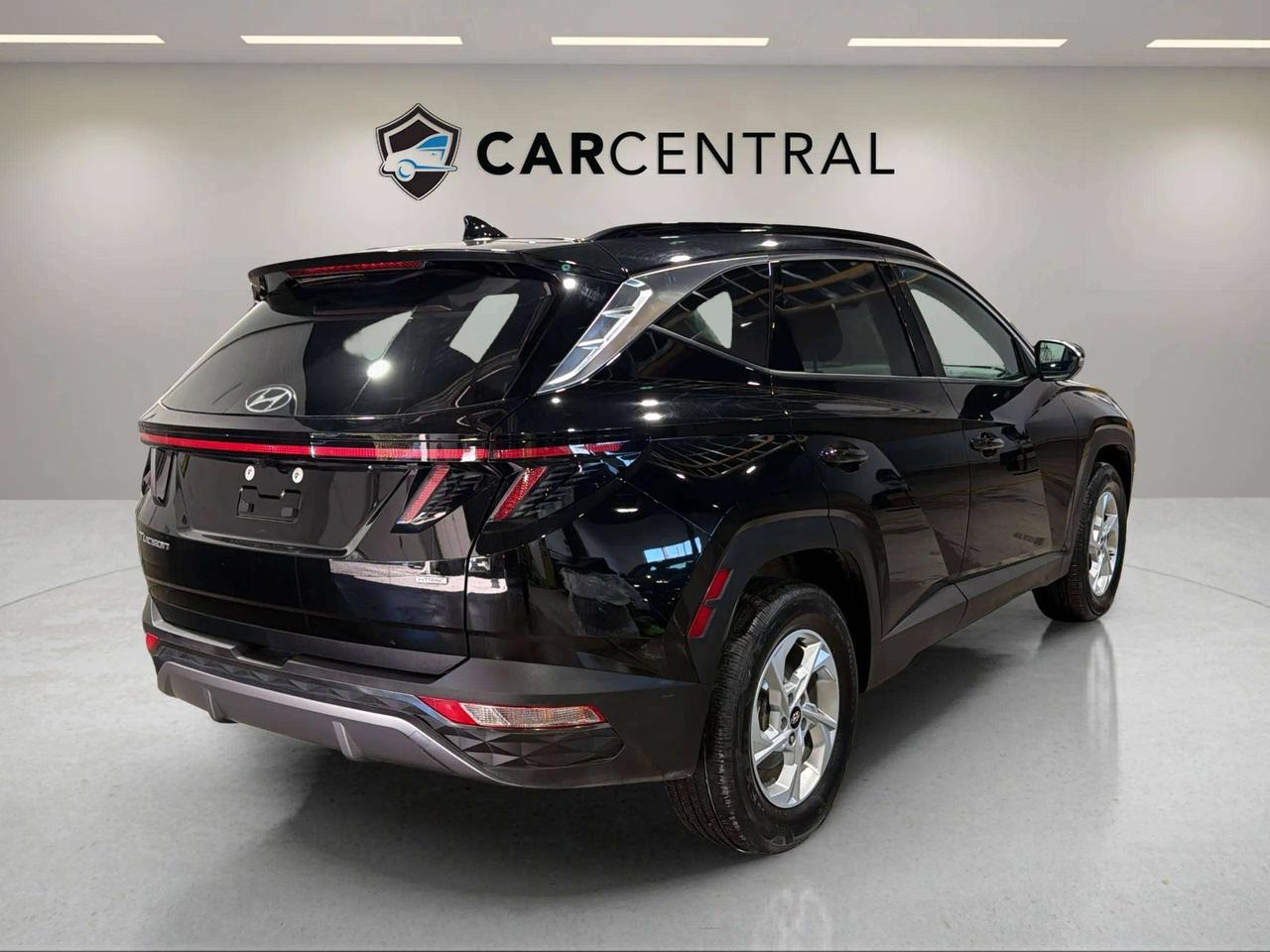 2024 Hyundai Tucson PREFERRED TREND | CLEAN CARFAX | LEATHER | SUNROOF Photo4