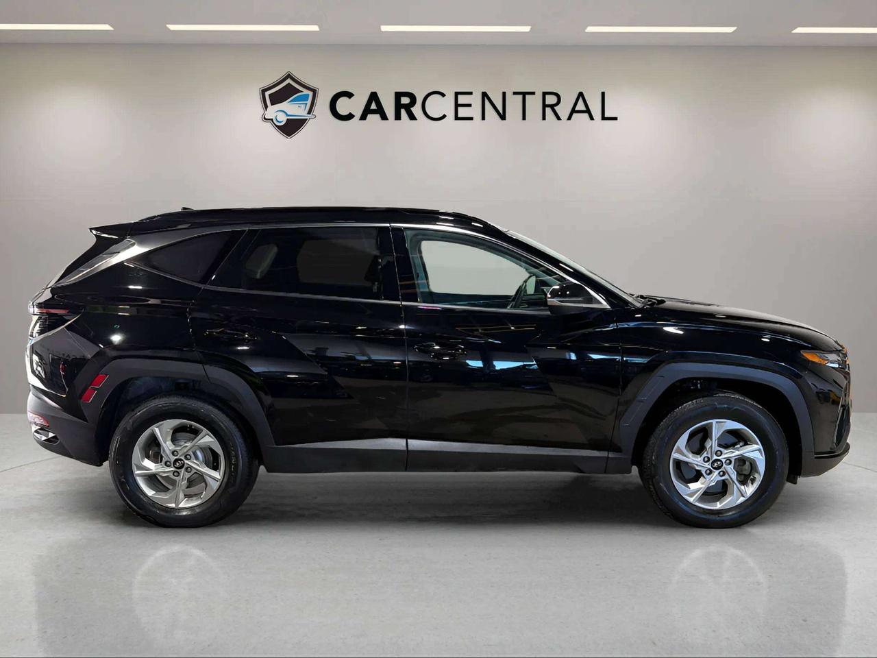2024 Hyundai Tucson PREFERRED TREND | CLEAN CARFAX | LEATHER | SUNROOF Photo