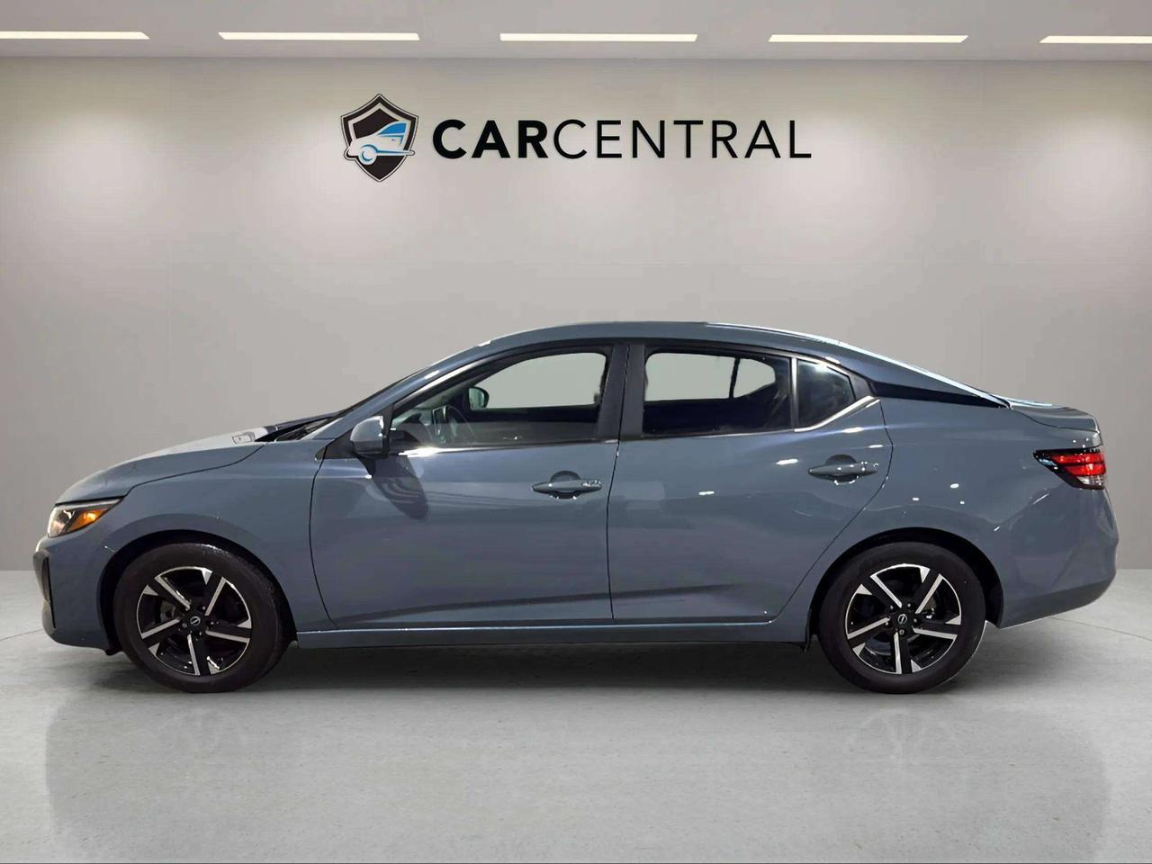 2024 Nissan Sentra SV | MOONROOF | CLEAN CARFAX| HTD SEAT| BLIND SPOT Photo1