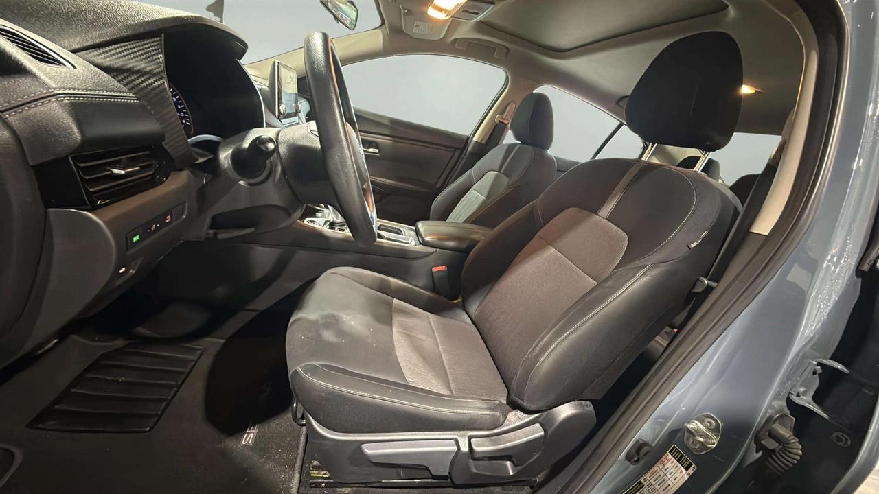 2024 Nissan Sentra SV | MOONROOF | CLEAN CARFAX| HTD SEAT| BLIND SPOT Photo