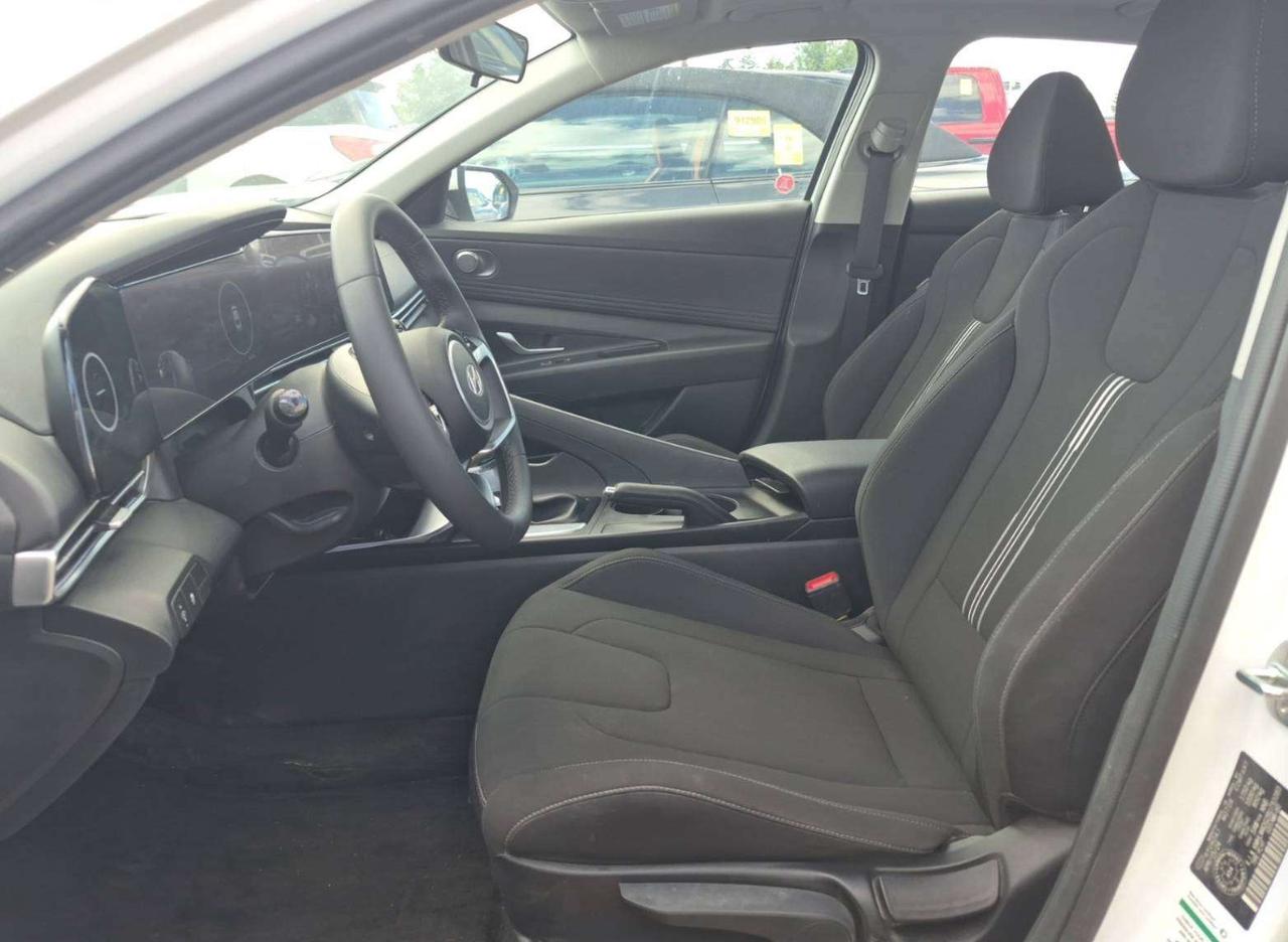 2024 Hyundai Elantra PREFERRED| CLEAN CARFAX| TECH PKG| ONE OWNER| NAVI Photo