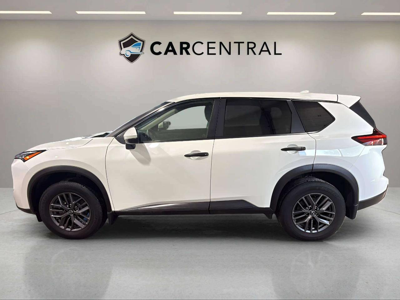 2024 Nissan Rogue S | CLEAN CARFAX | AWD | ONE OWNER | BLIND SPOT Photo