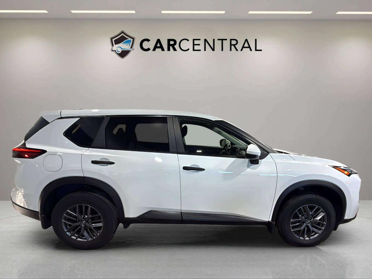2024 Nissan Rogue S | CLEAN CARFAX | AWD | ONE OWNER | BLIND SPOT Photo