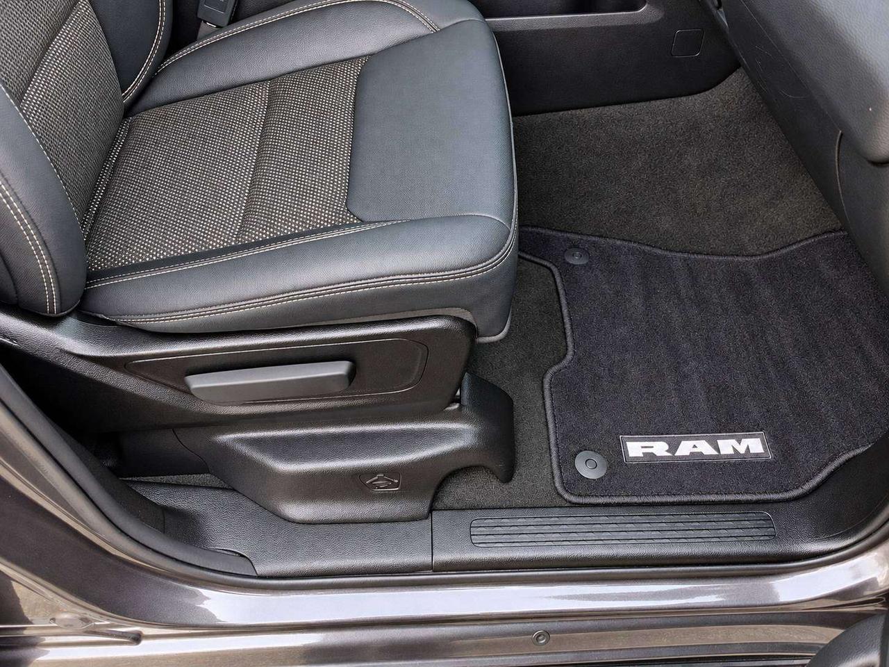 2022 RAM 1500 Sport Crew V8 | 12" NAV | Alpine | Side Steps |4X4 Photo