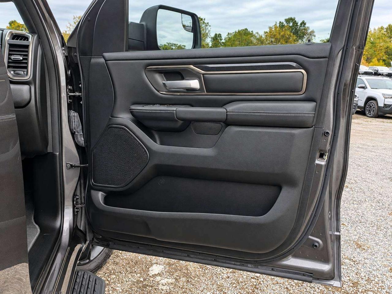 2022 RAM 1500 Sport Crew V8 | 12" NAV | Alpine | Side Steps |4X4 Photo