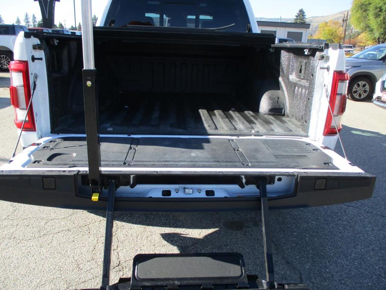 2023 Ford F-150 Raptor SuperCrew 4WD Photo