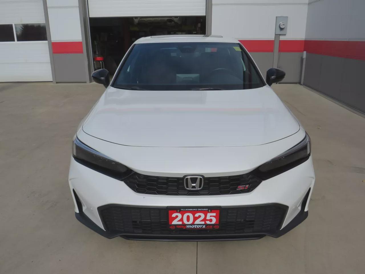 2025 Honda Civic SI Sedan Si | LOW KMS | FWD | Manual | Alloy Wheels | Sport Seats | Heated Front & Rear Seats | Heated Steering Wheel | Climate Control | Sunroof | Touchscreen Display | Wireless Apple CarPlay & Android Auto | Google Built-In | Bluetooth | Wireless Phone  Photo5