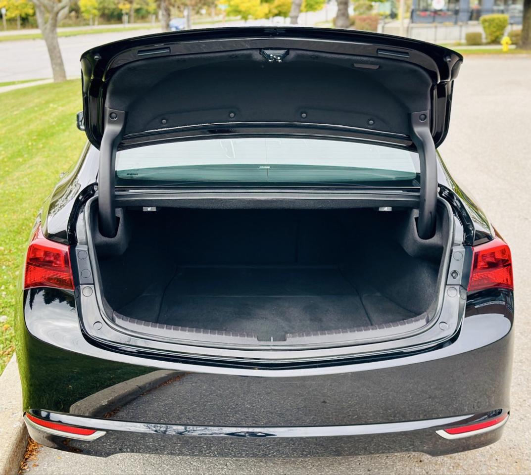 2017 Acura TLX FWD Photo