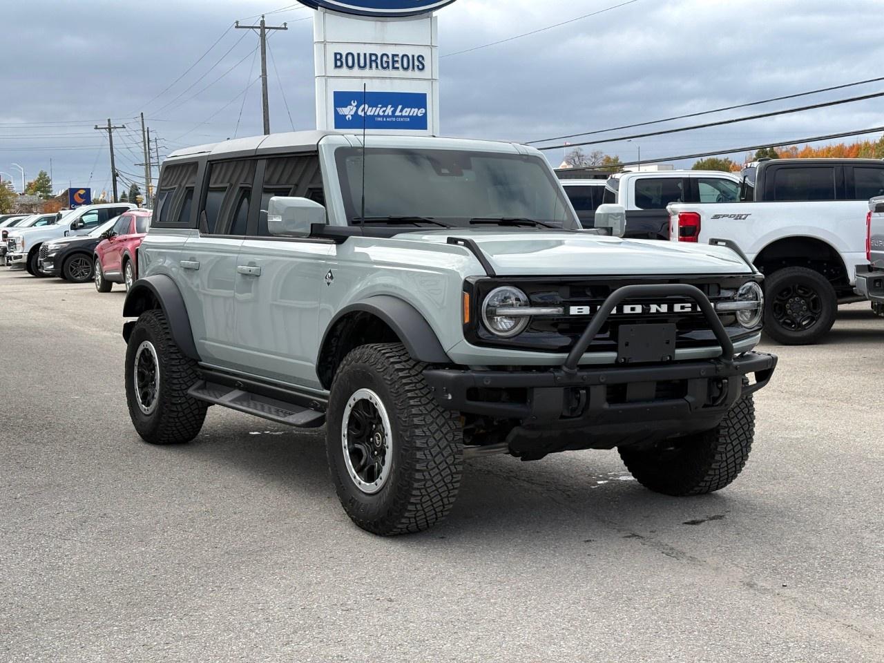 2024 Ford Bronco OUTER BANKS 4 DOOR 4X4 Photo3