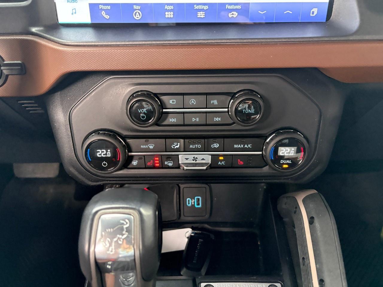 2024 Ford Bronco OUTER BANKS 4 DOOR 4X4 Photo