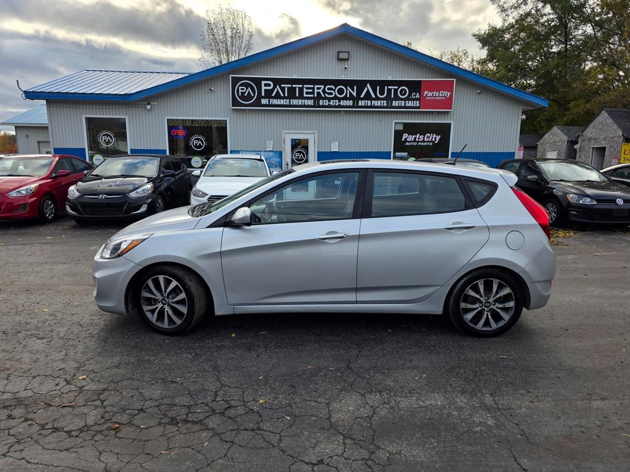 2017 Hyundai Accent SE Photo5