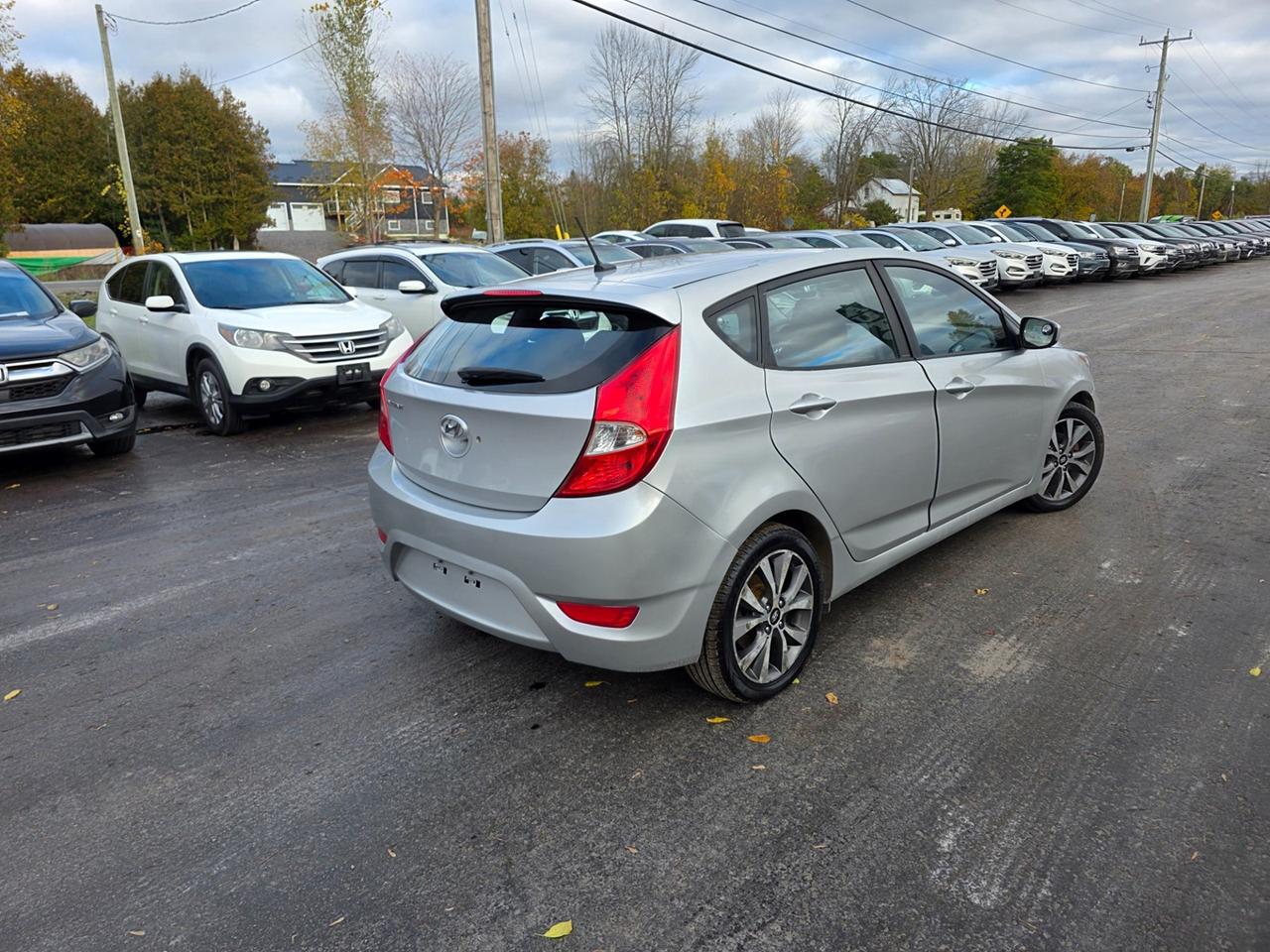 2017 Hyundai Accent SE Photo4