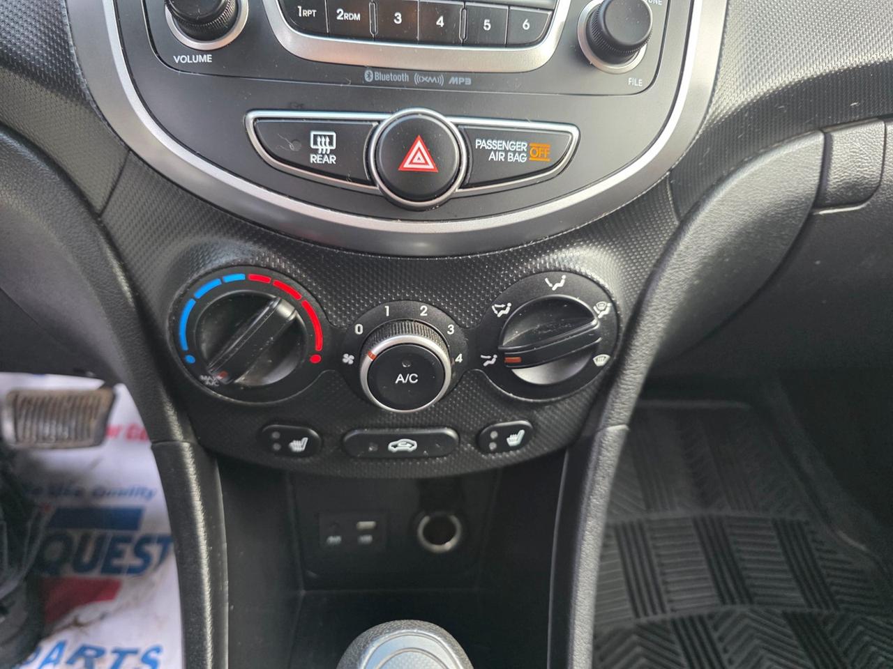2017 Hyundai Accent SE Photo