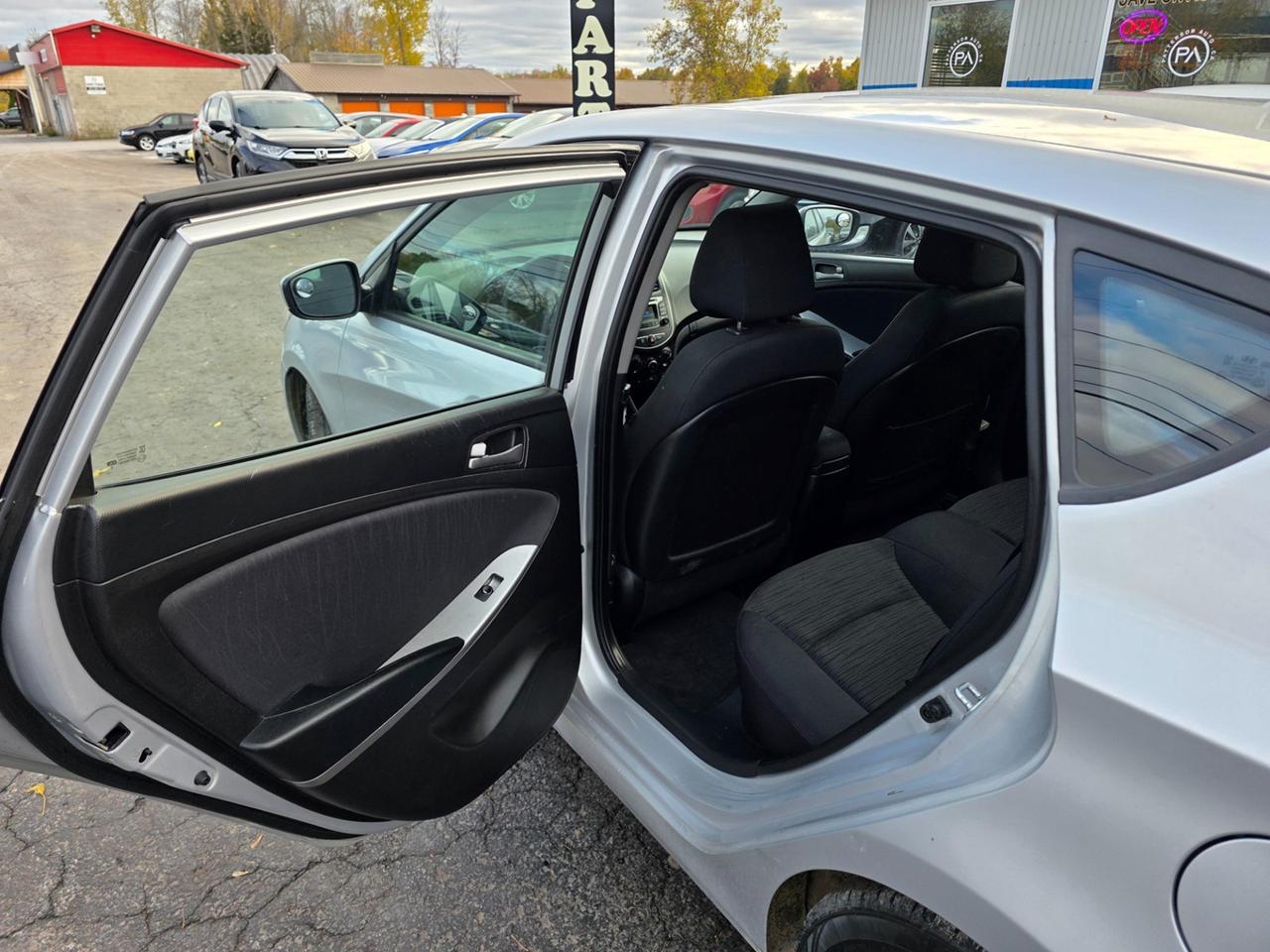 2017 Hyundai Accent SE Photo